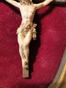 Crucifix en os