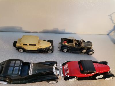 Lot de 4 voitures anciennes dont une decapo